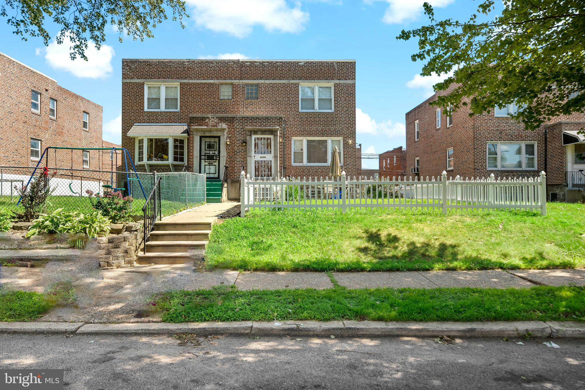 827 Longshore Ave