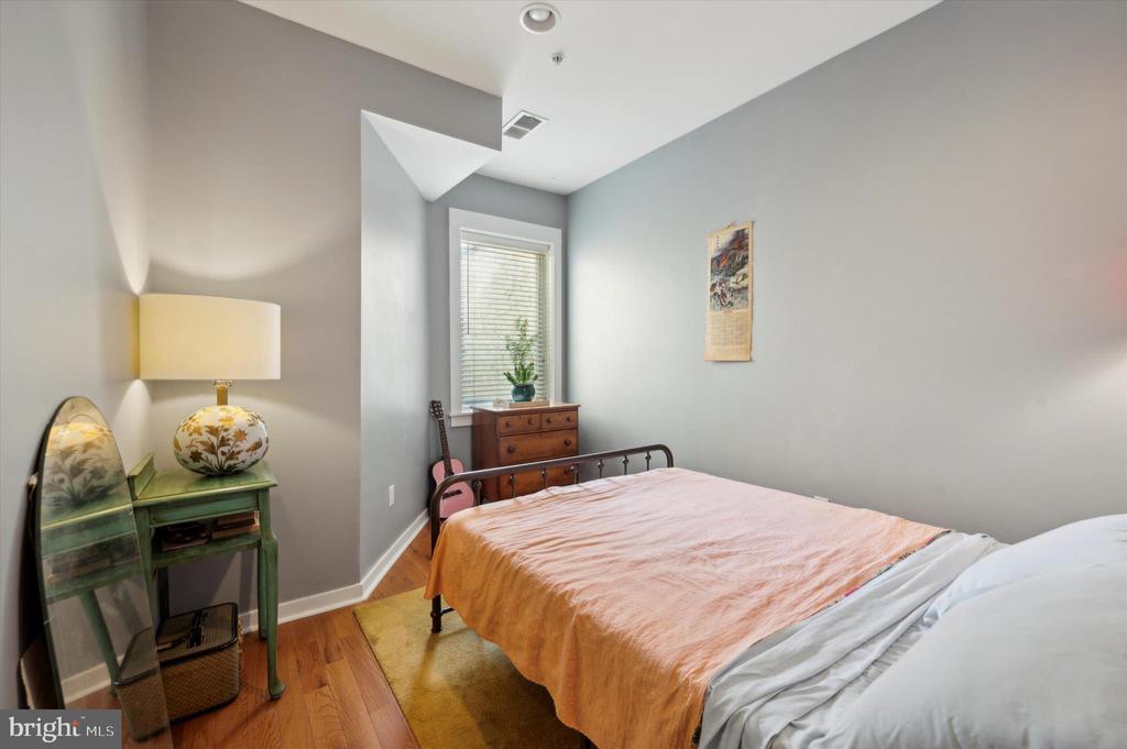 406 Queen St #B