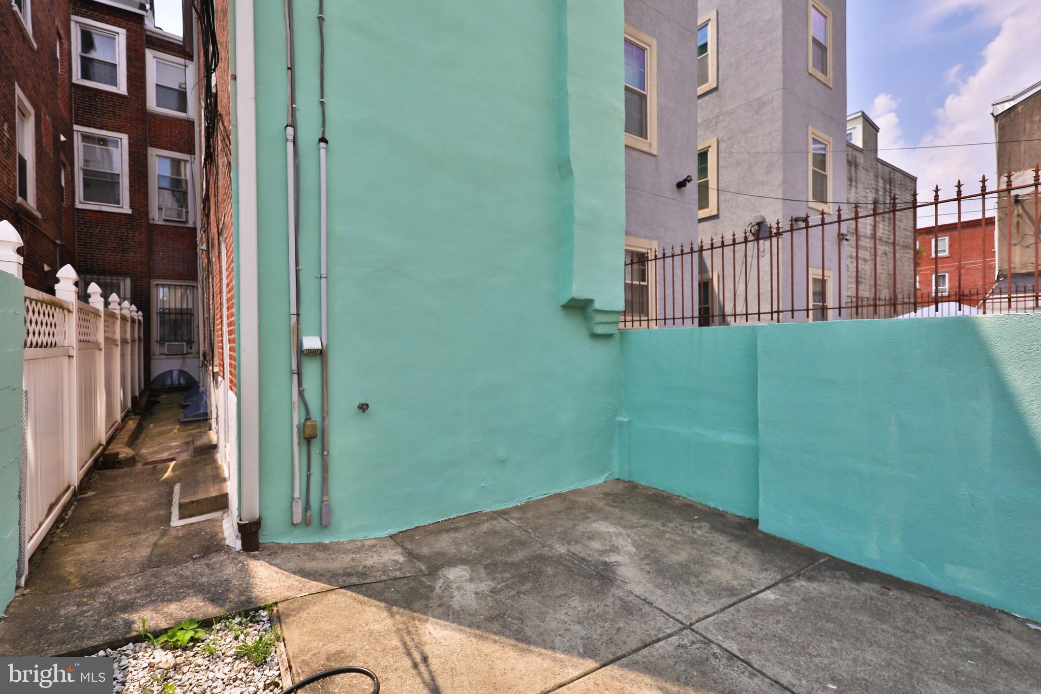 1127 Green St