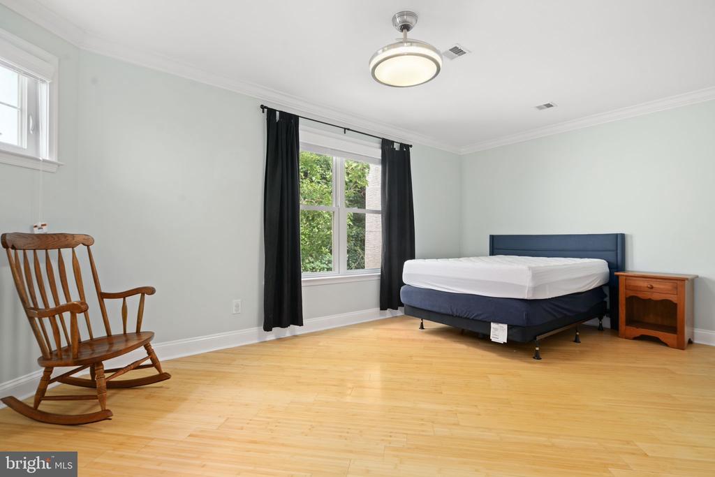 2550 Grays Ferry Ave