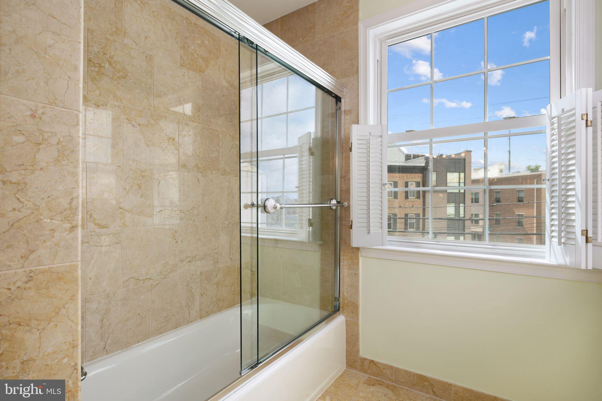 2550 Grays Ferry Ave