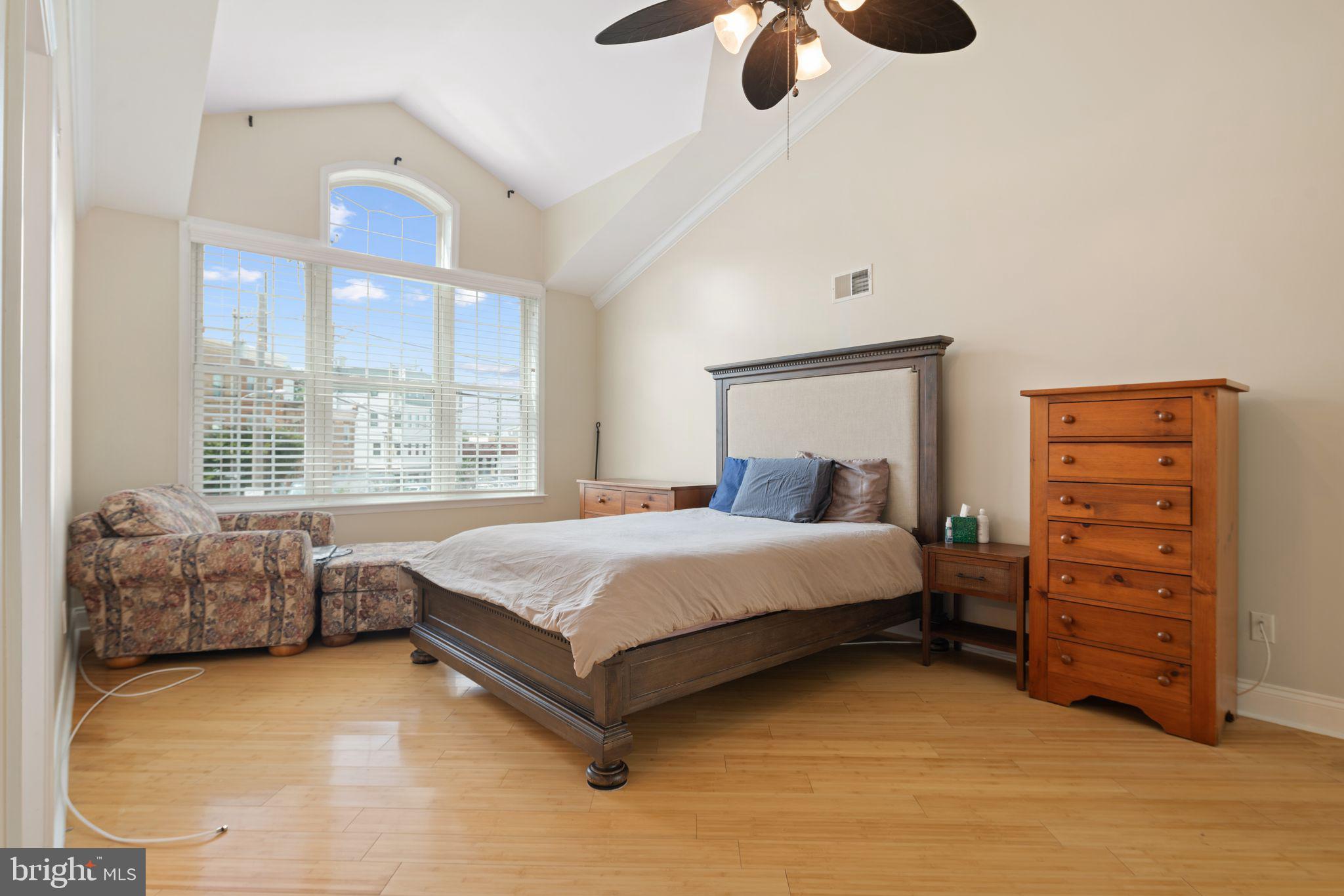 2550 Grays Ferry Ave