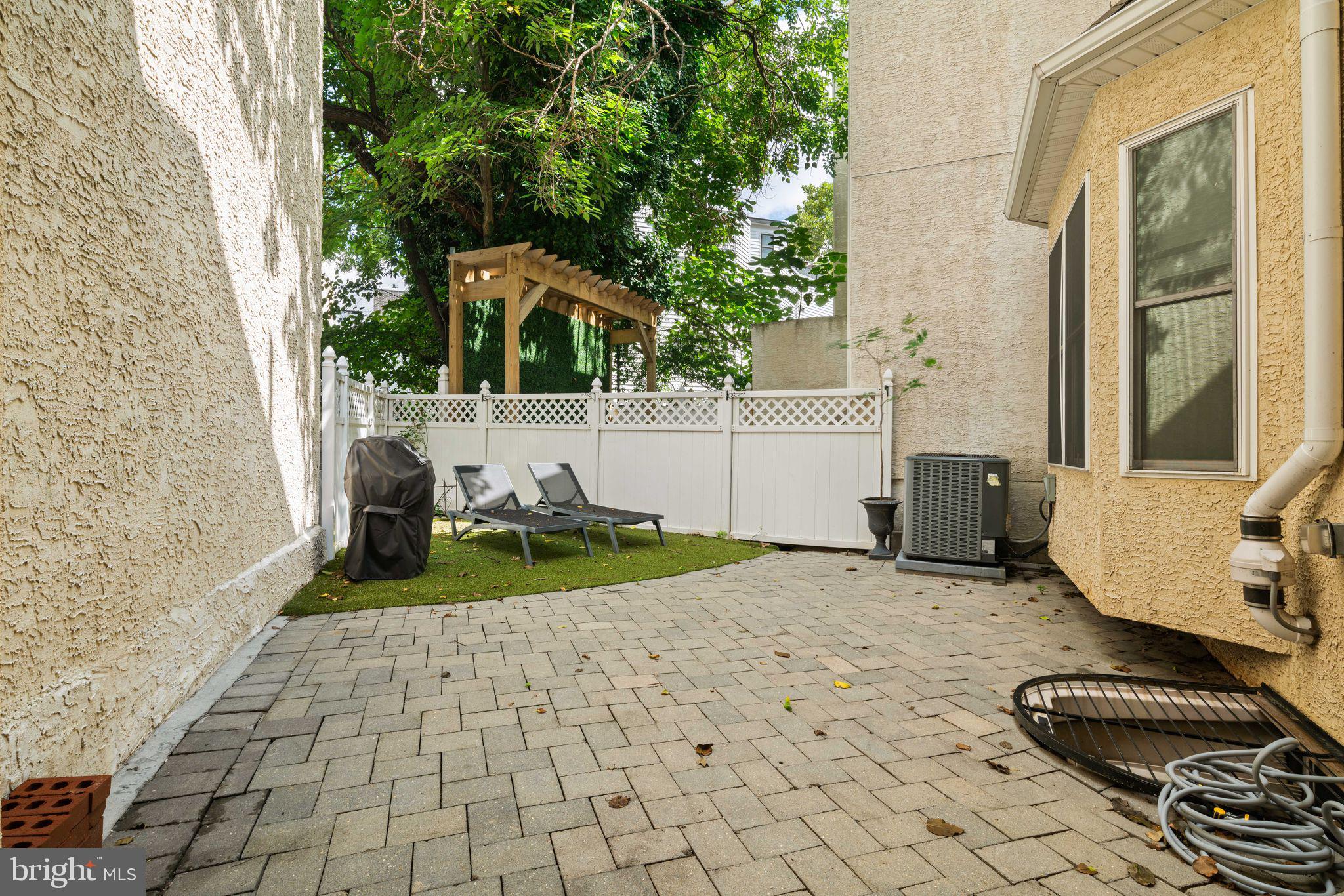 2550 Grays Ferry Ave