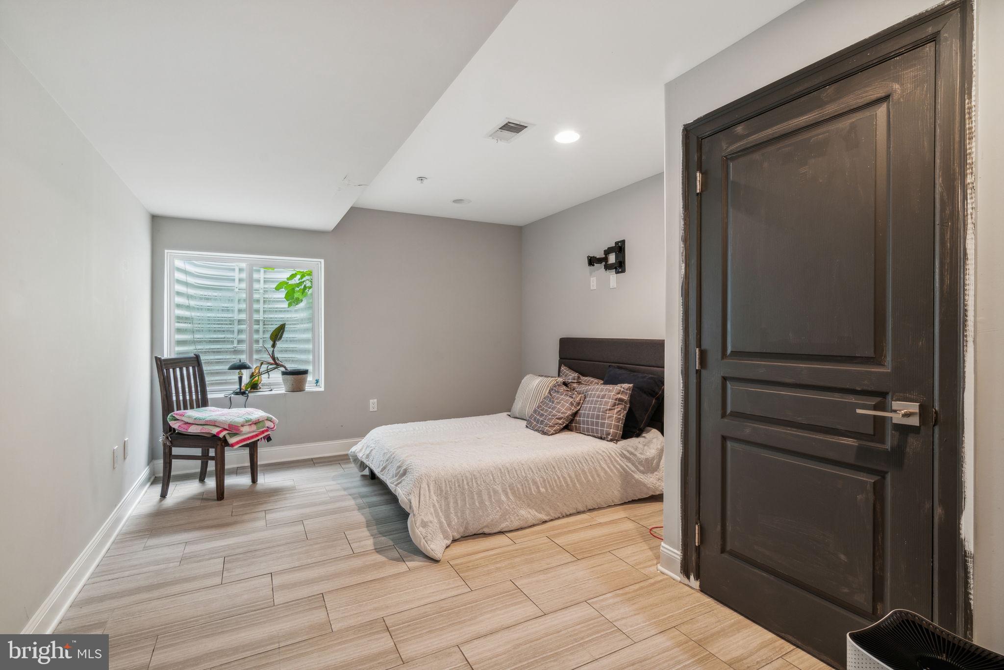 1444 N MYRTLEWOOD ST