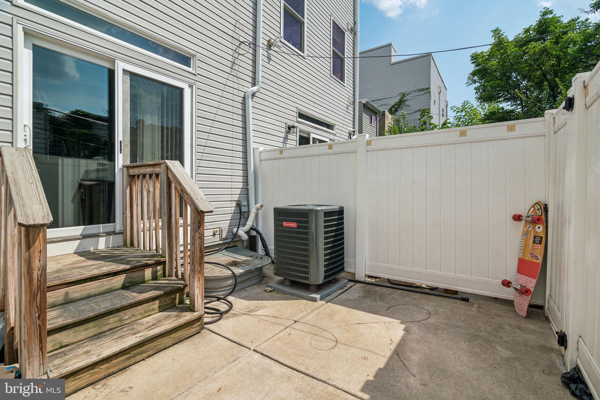 1444 N MYRTLEWOOD ST