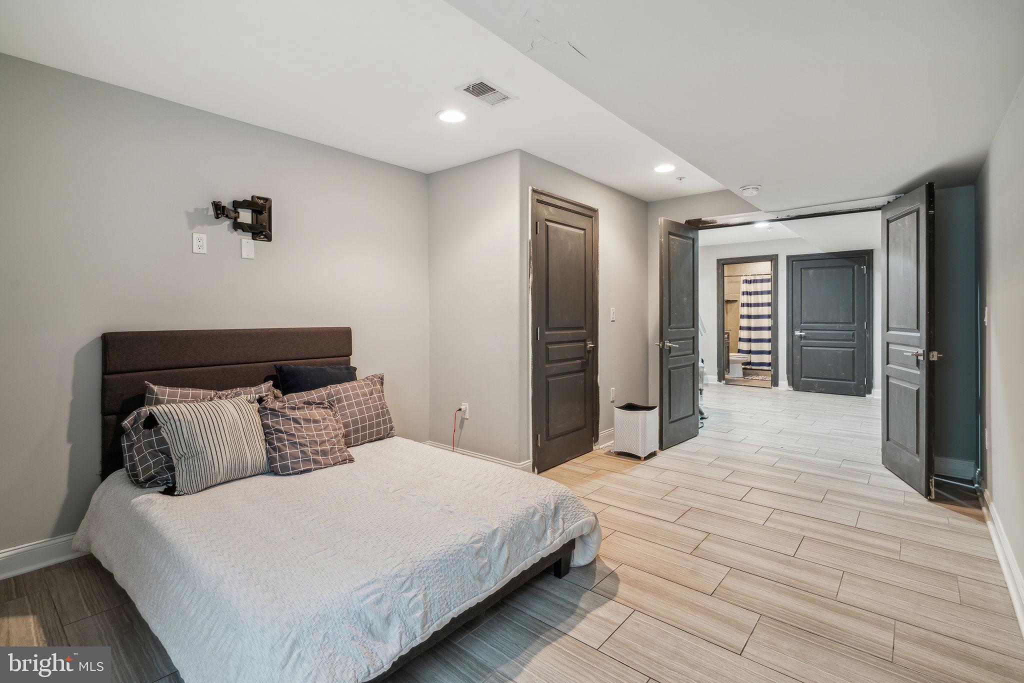 1444 N MYRTLEWOOD ST