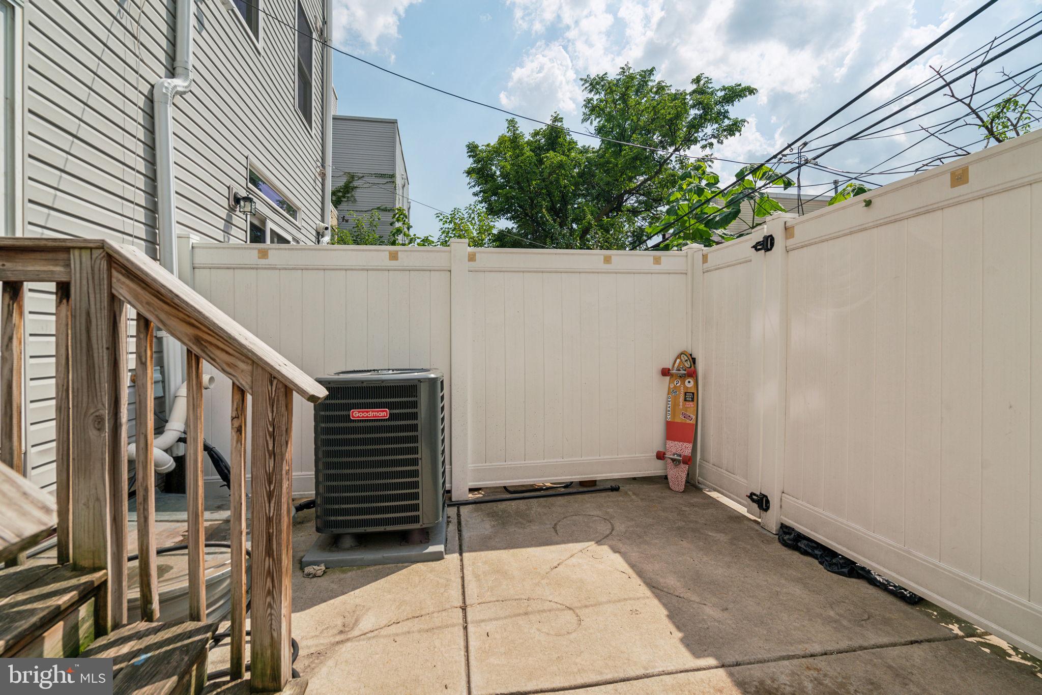 1444 N MYRTLEWOOD ST