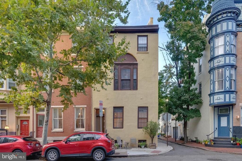 923 SPRUCE ST #1F