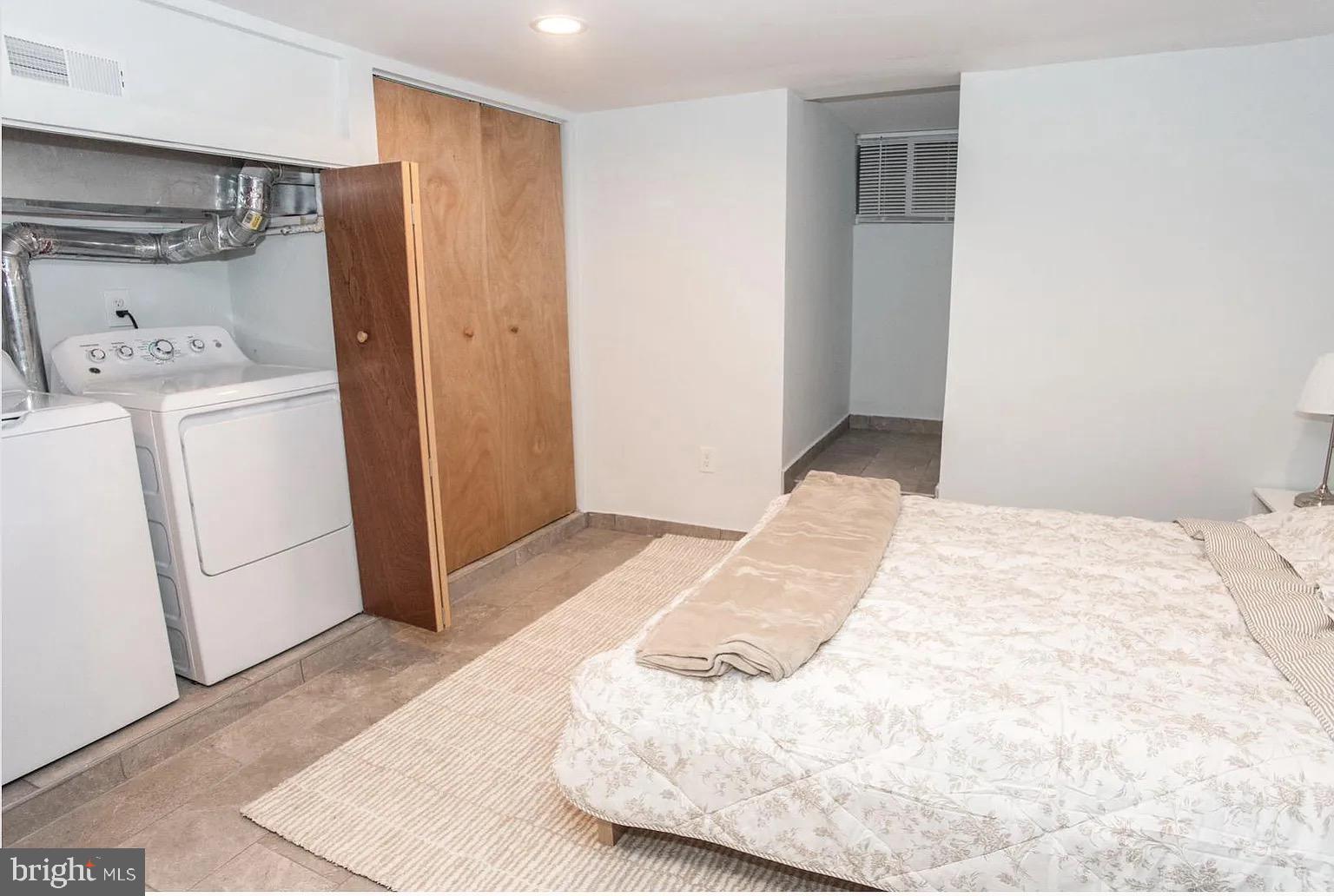 2016 LOCUST ST #1ST FLOOR