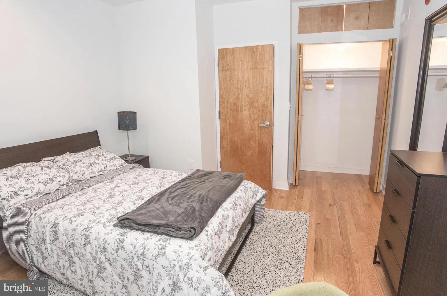 2016 LOCUST ST #1ST FLOOR