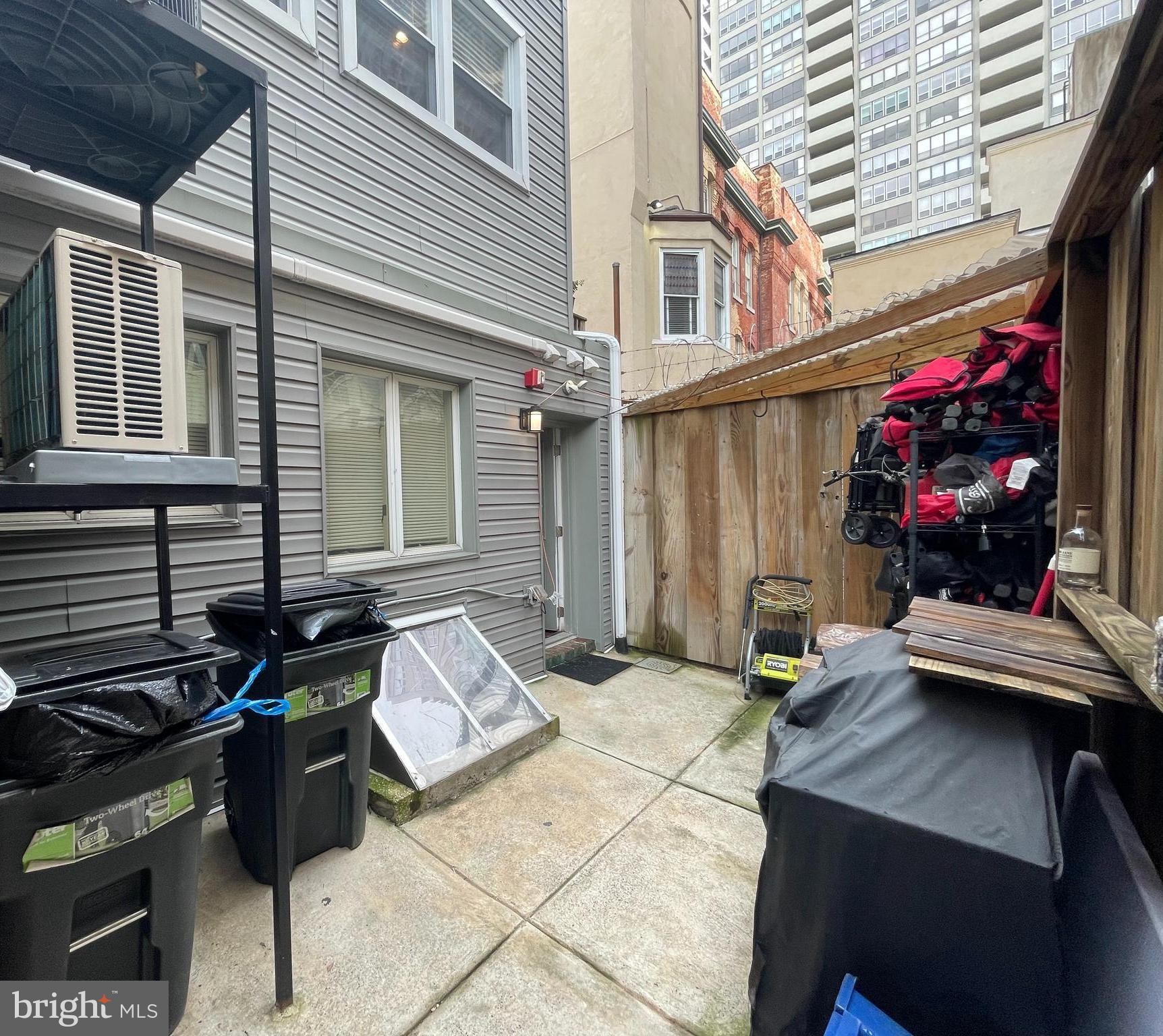 2016 LOCUST ST #1ST FLOOR