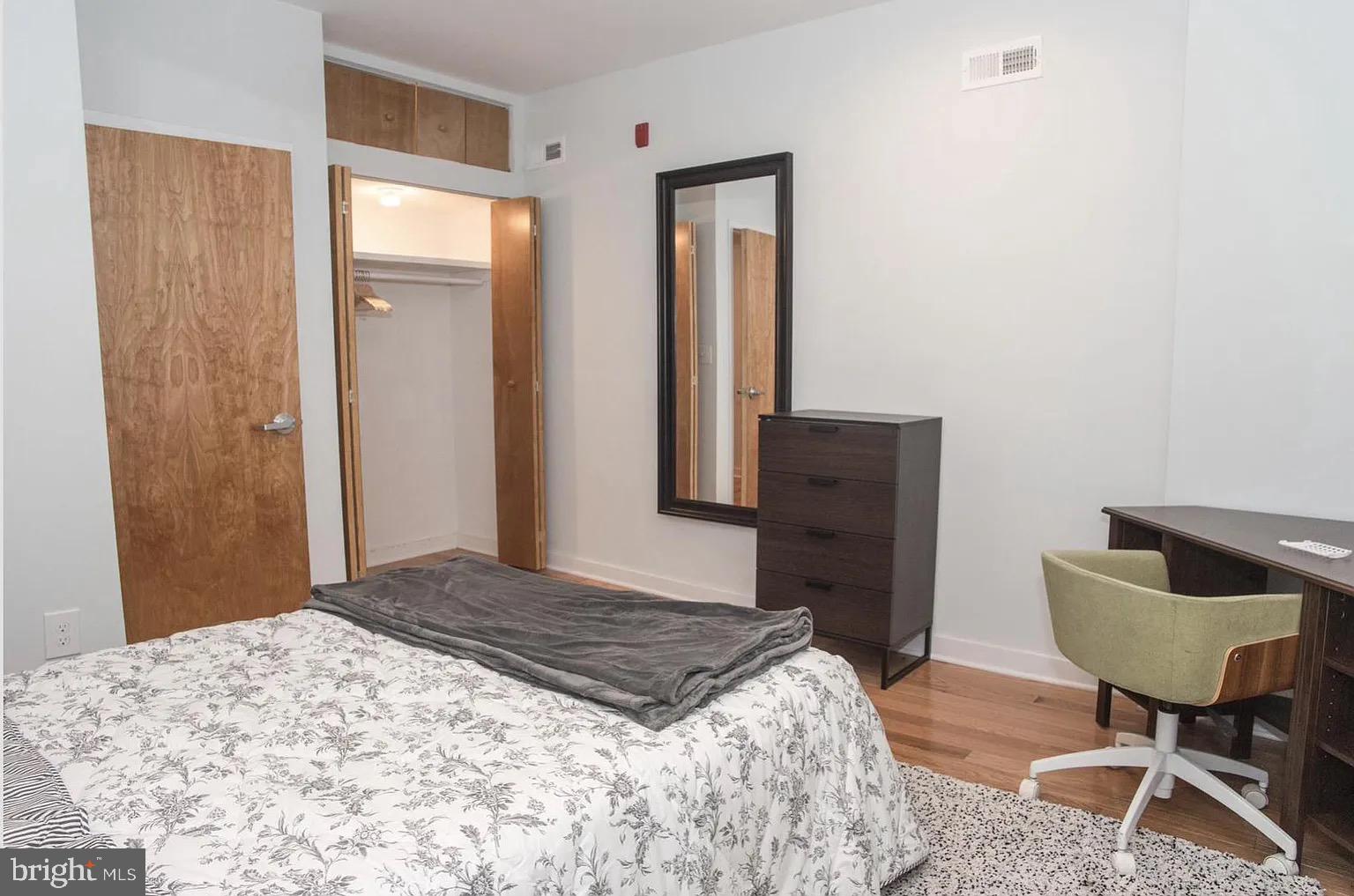 2016 LOCUST ST #1ST FLOOR