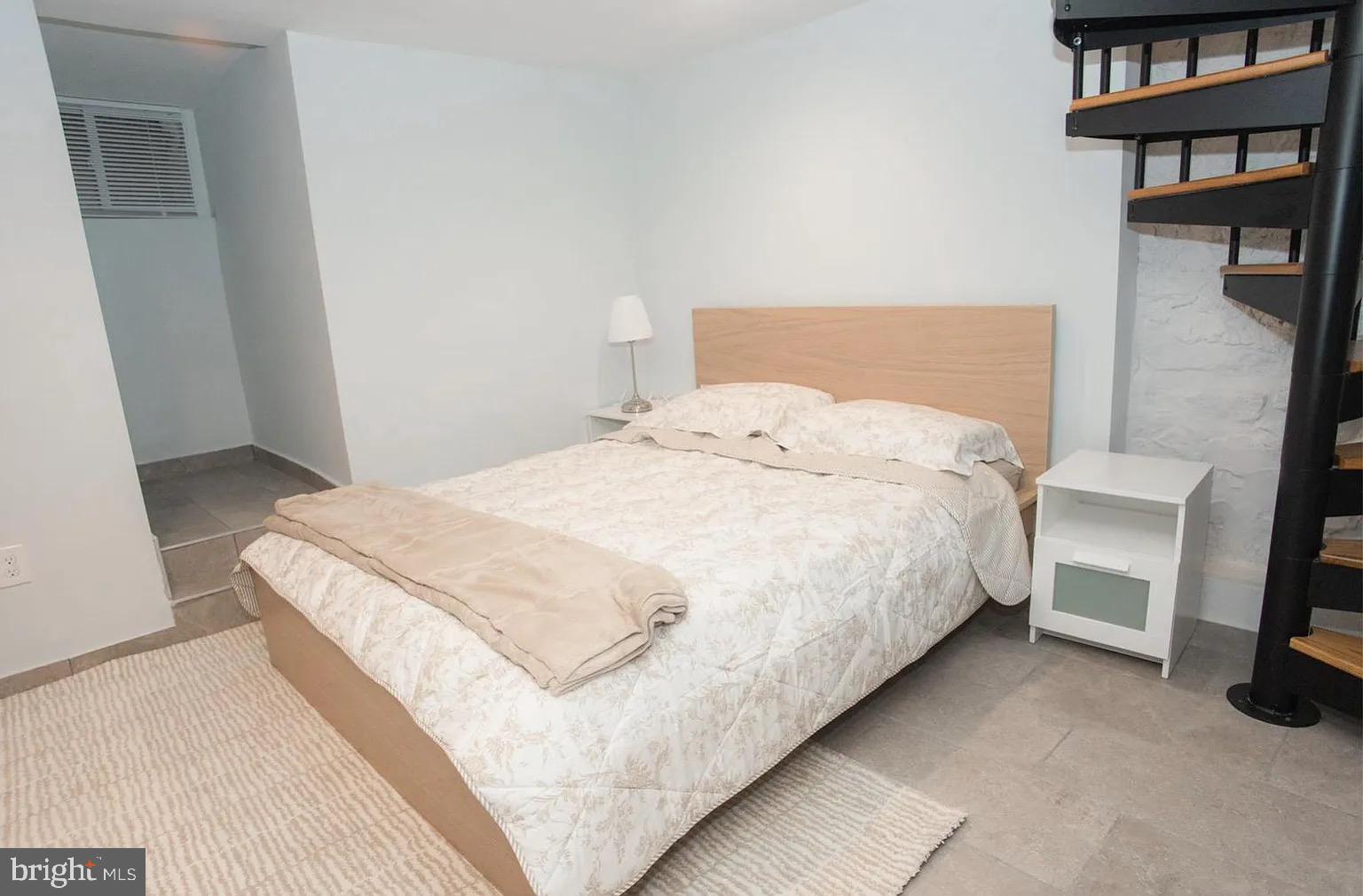 2016 LOCUST ST #1ST FLOOR