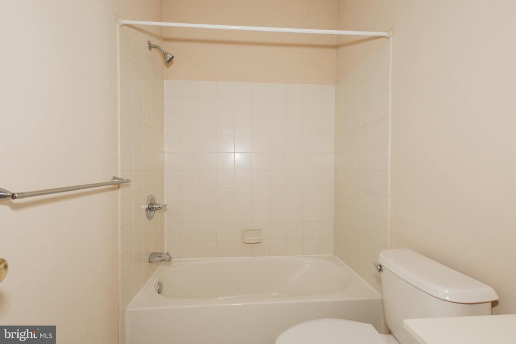 3158 W MASTER ST