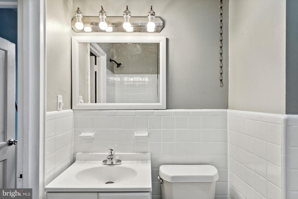 1914 S Newkirk St