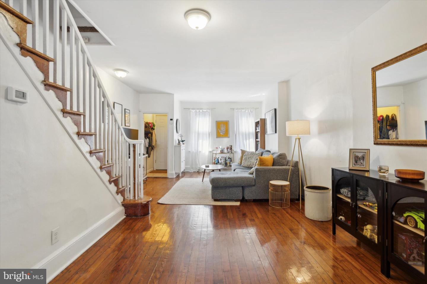 433 Daly St