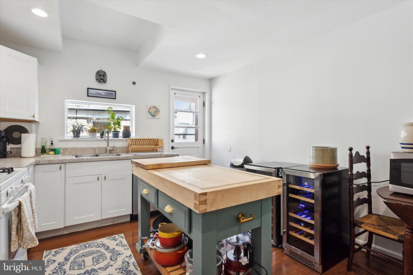 433 Daly St