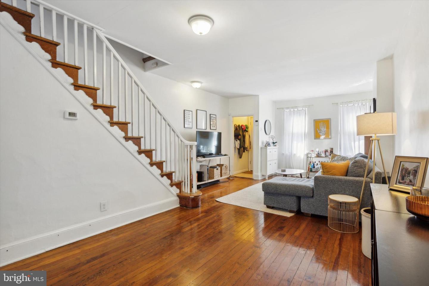 433 Daly St