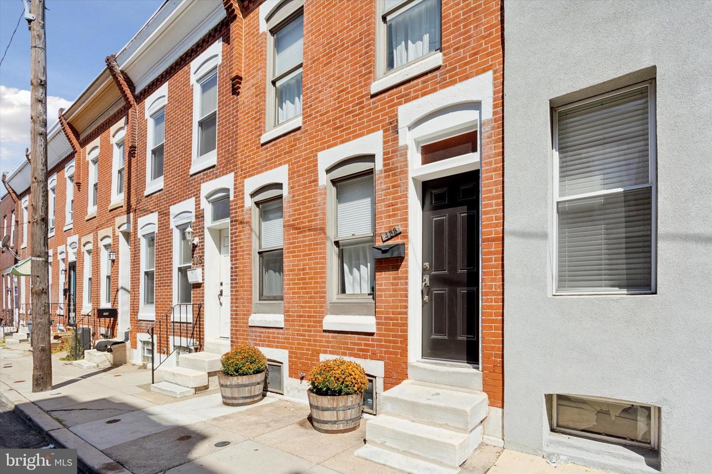 433 Daly St