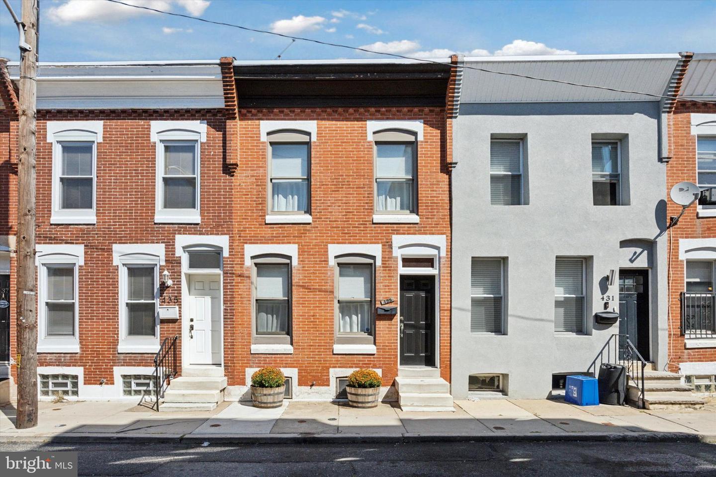 433 Daly St