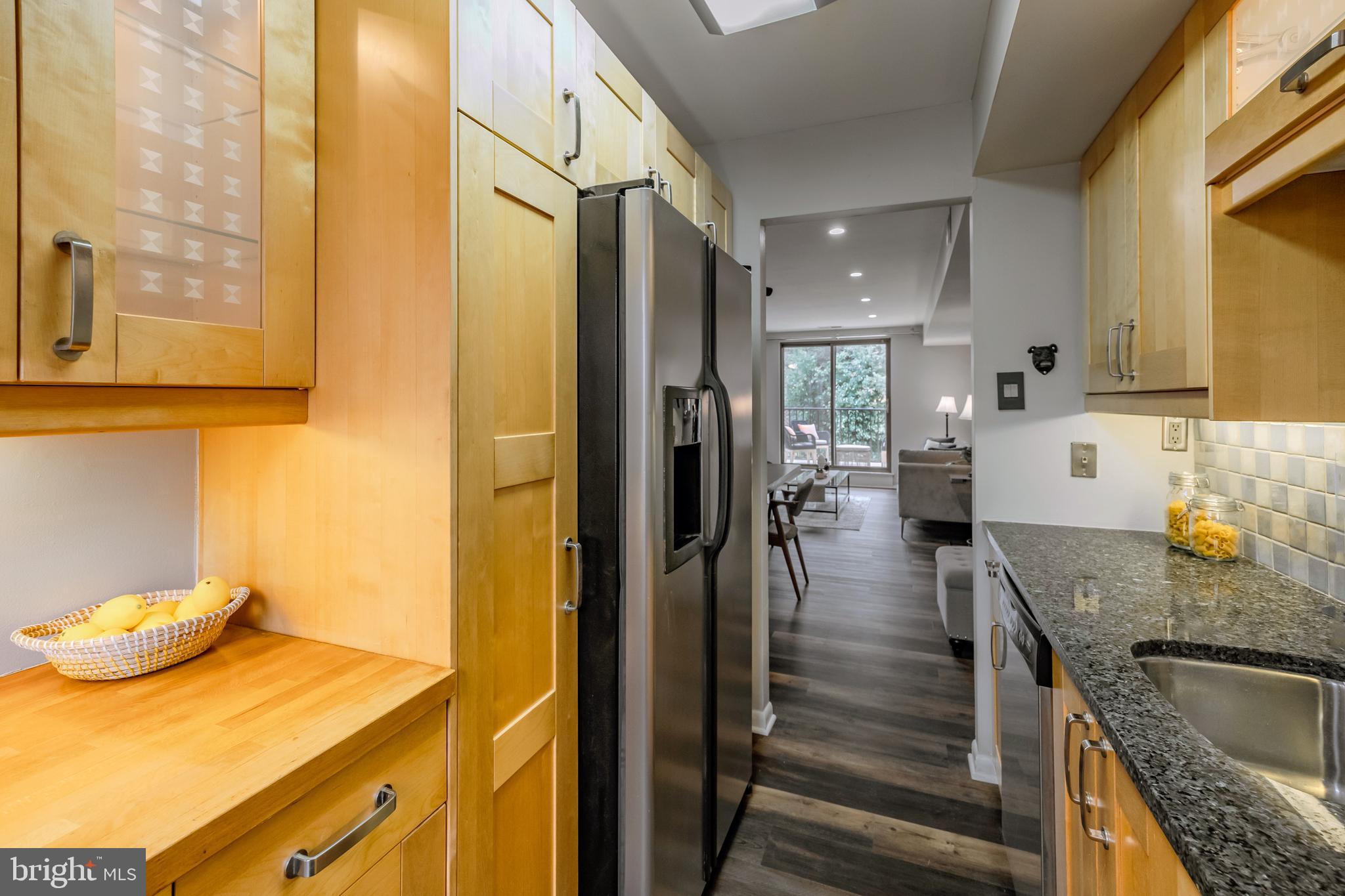 1926 Nectarine St