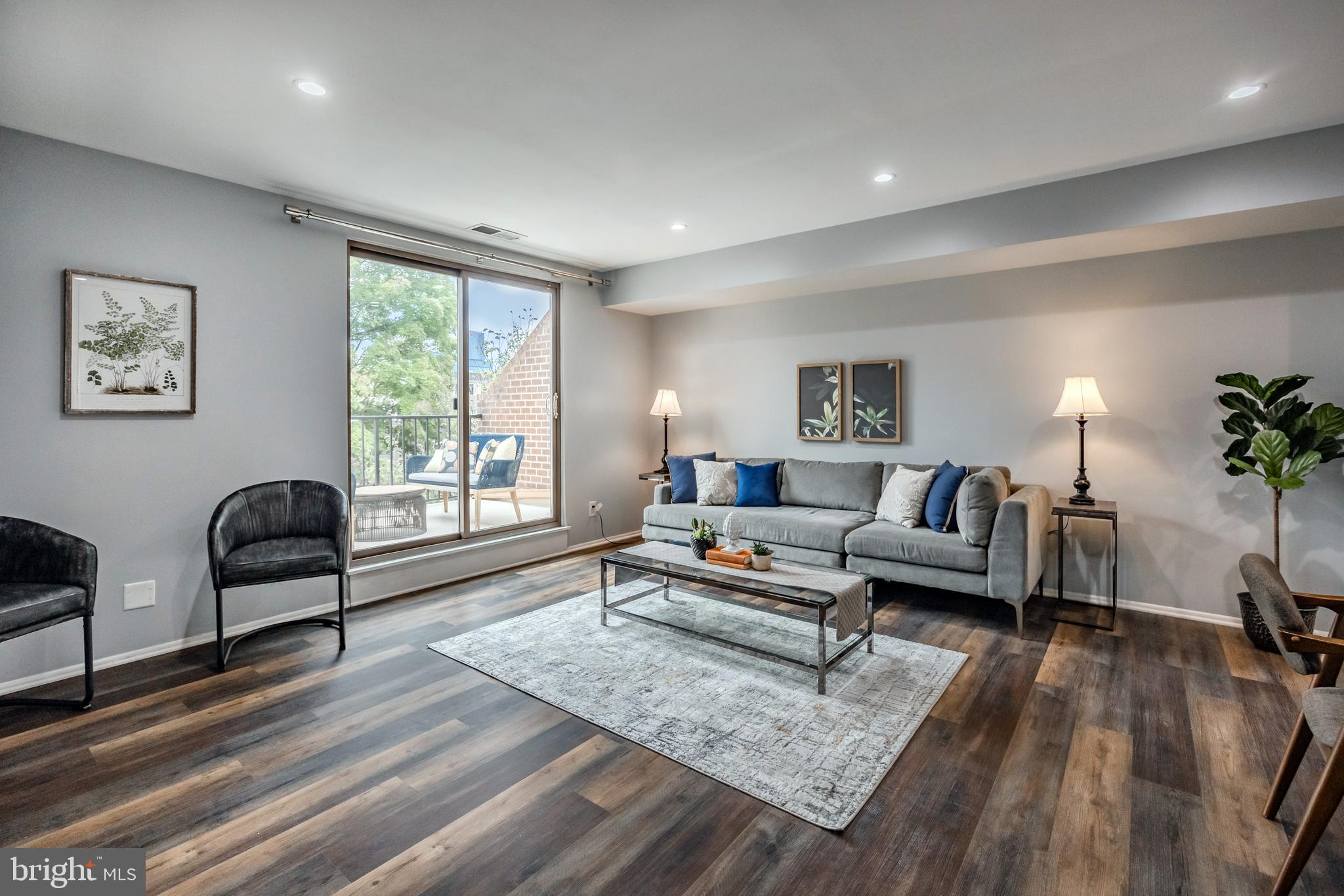 1926 Nectarine St