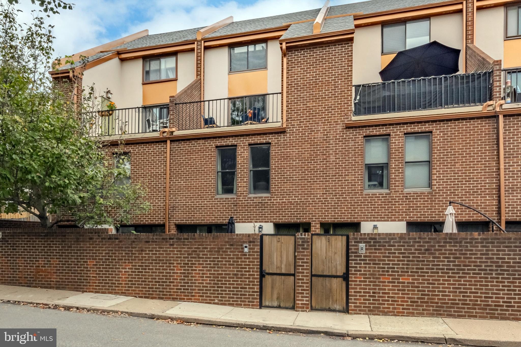 1926 Nectarine St