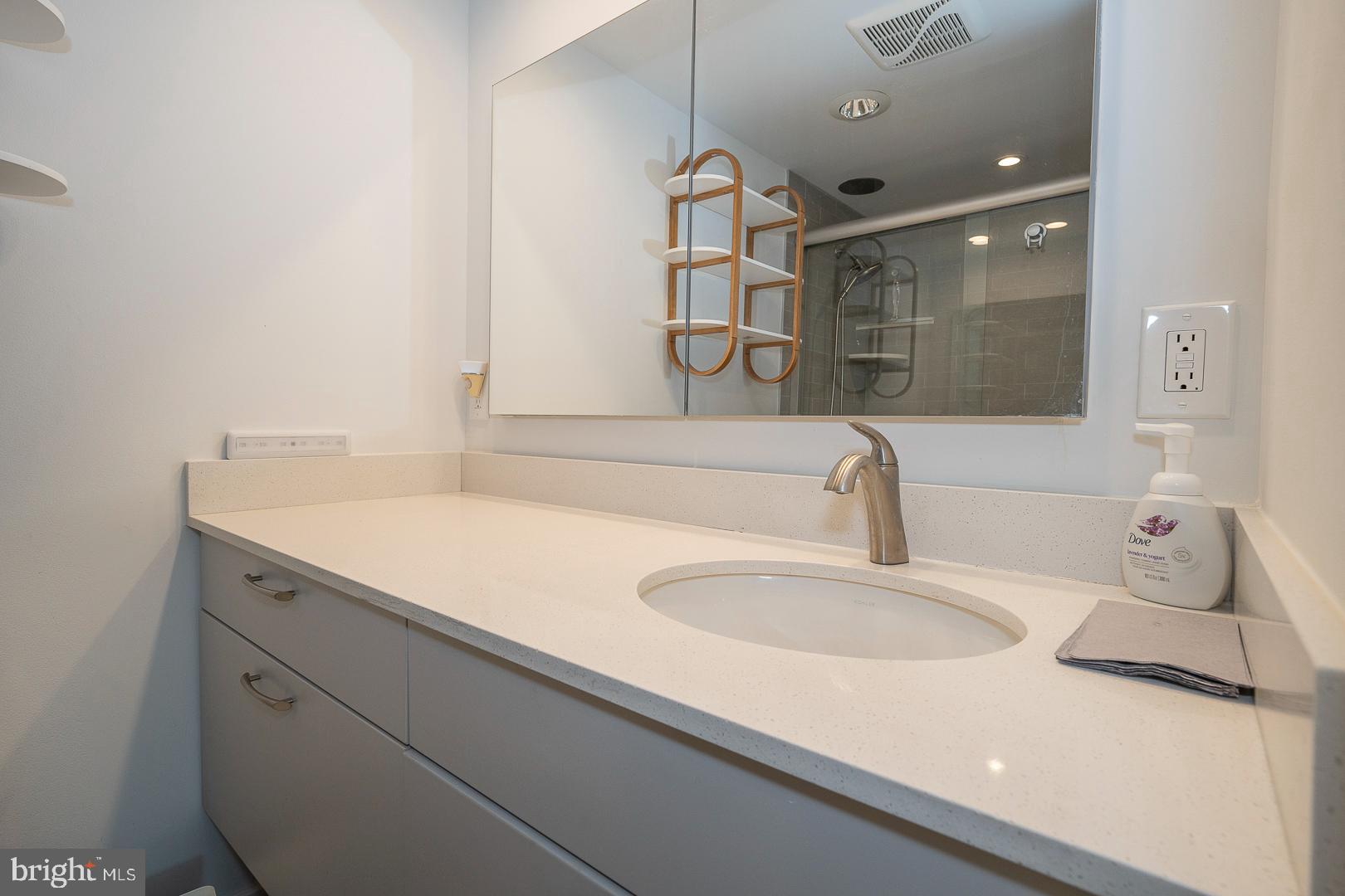 1919 Chestnut St #1015