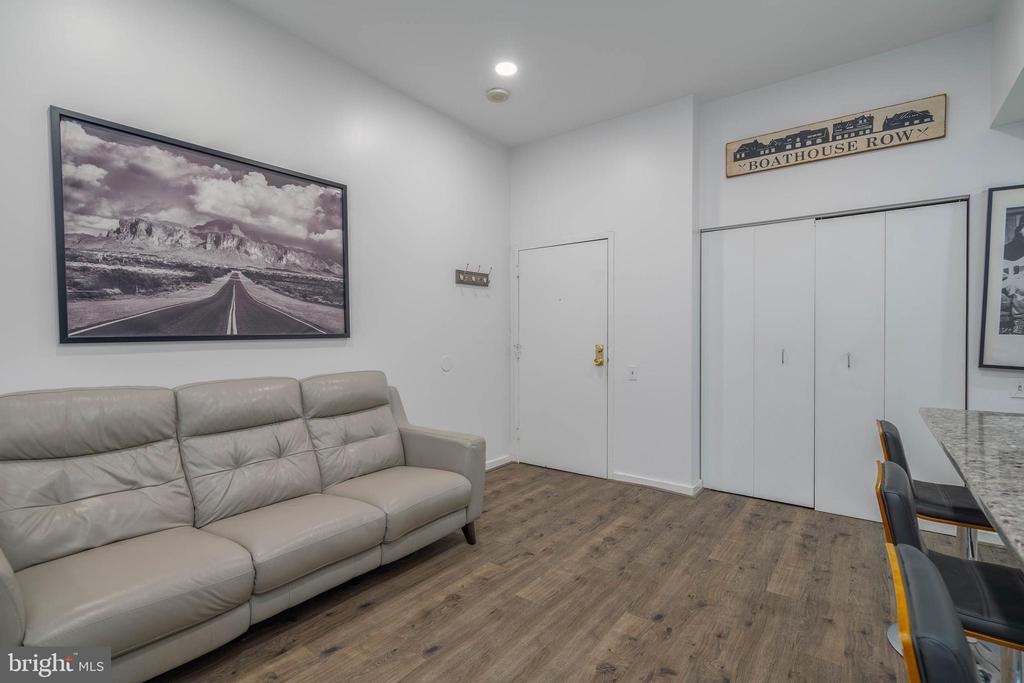 315 New St #213
