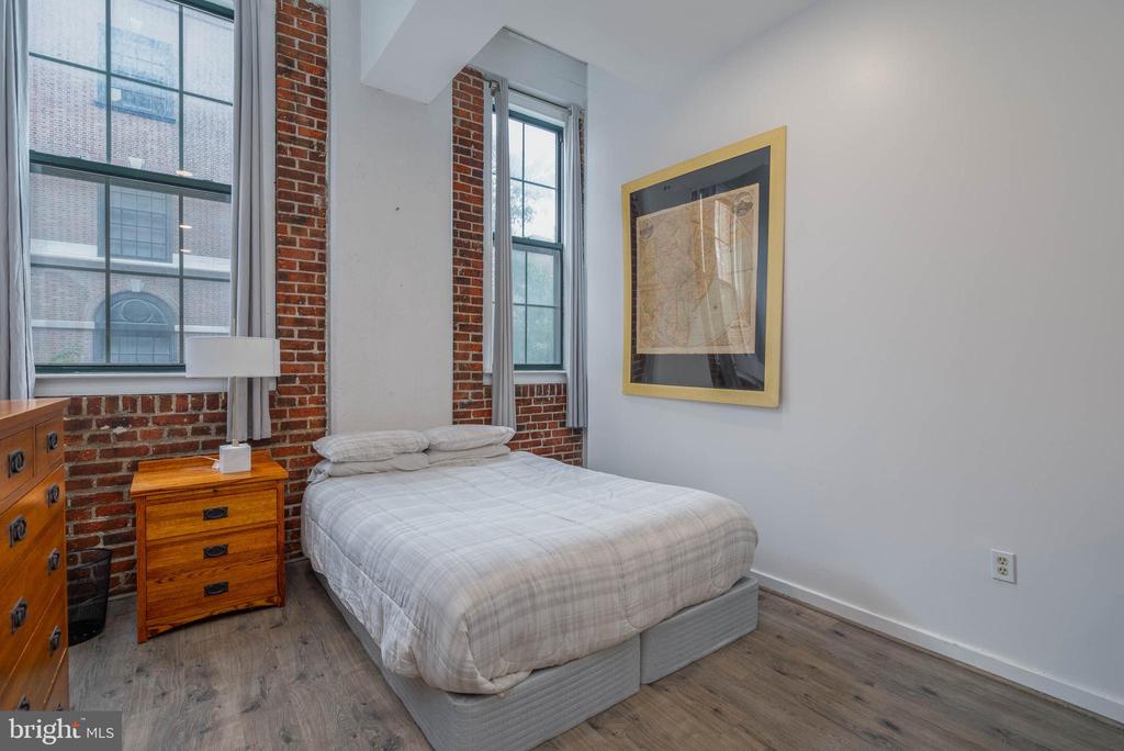 315 New St #213
