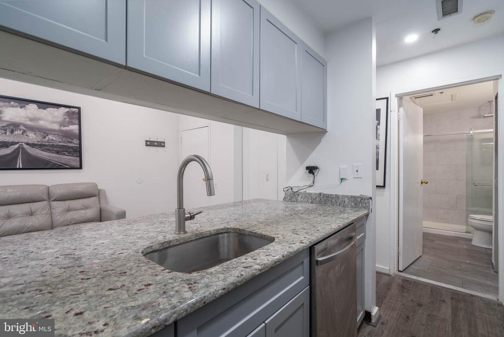 315 New St #213