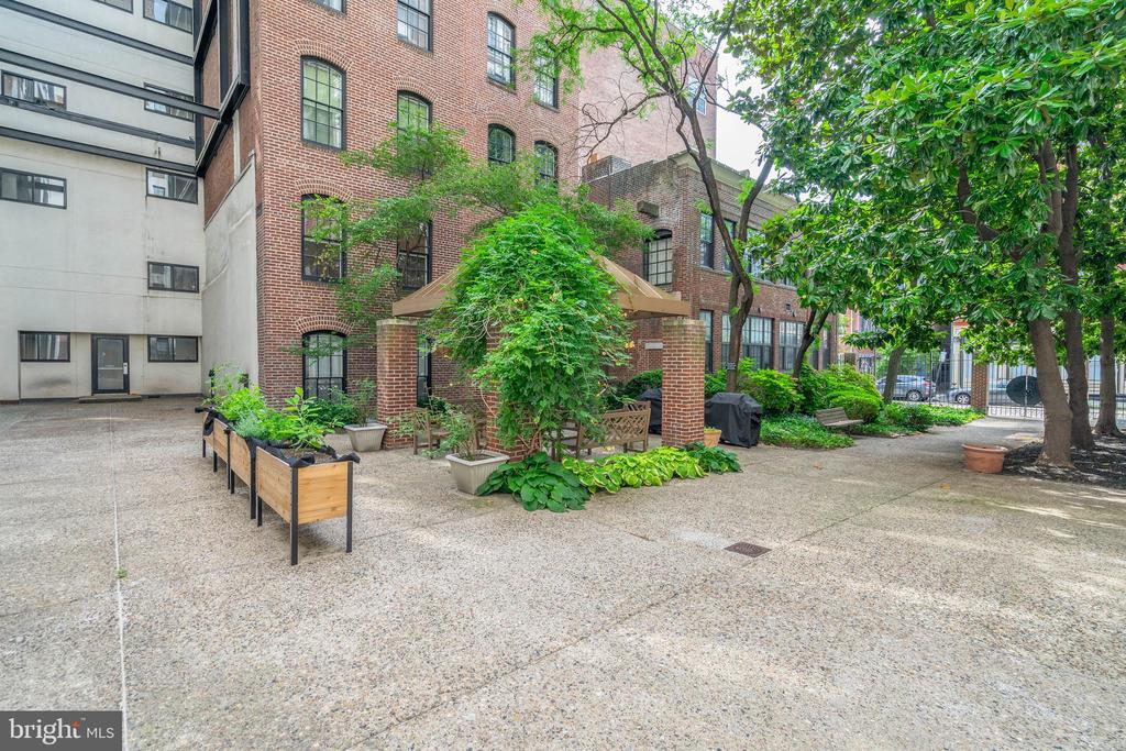 315 New St #213