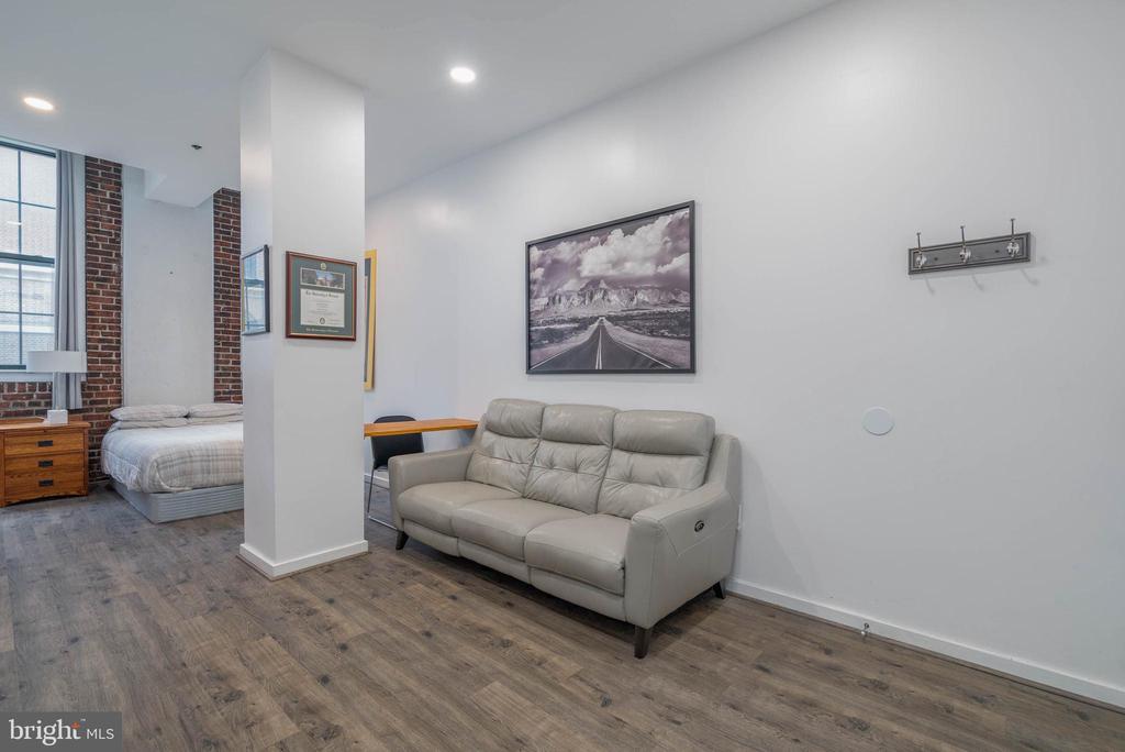 315 New St #213