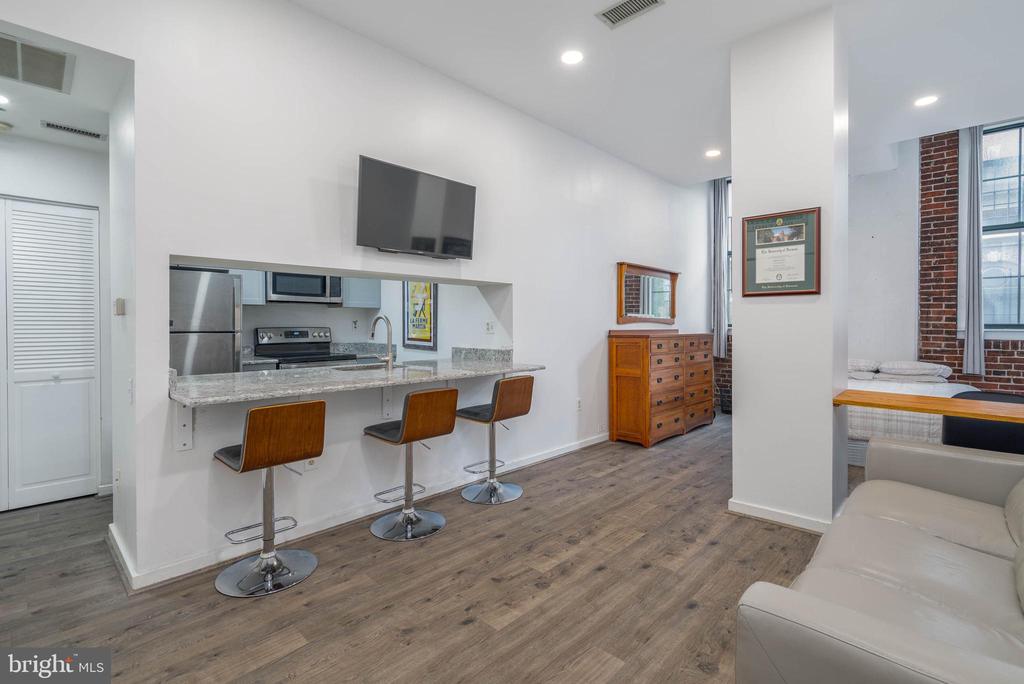 315 New St #213