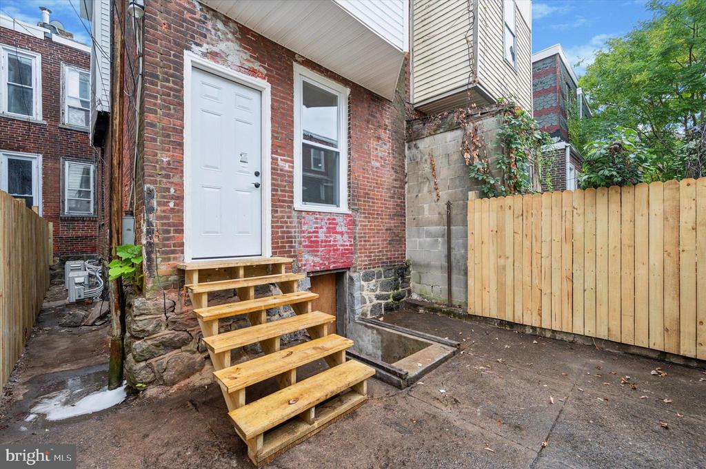 5729 PINE ST #UNIT 1