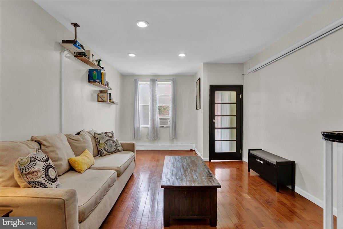 1608 S Rosewood St