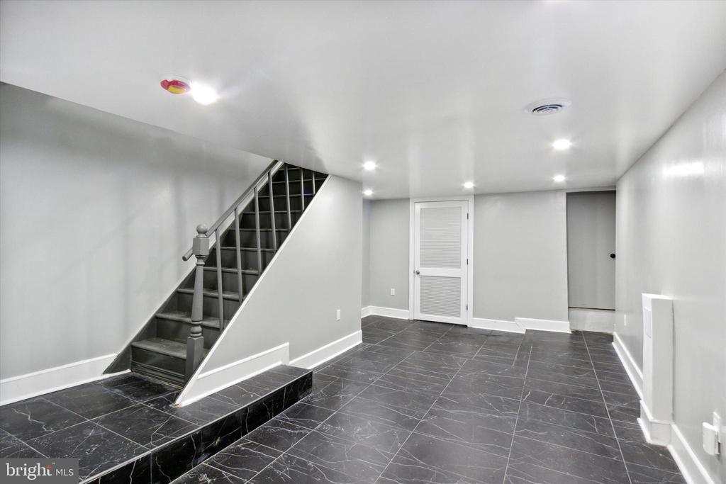 6107 Harley Ave