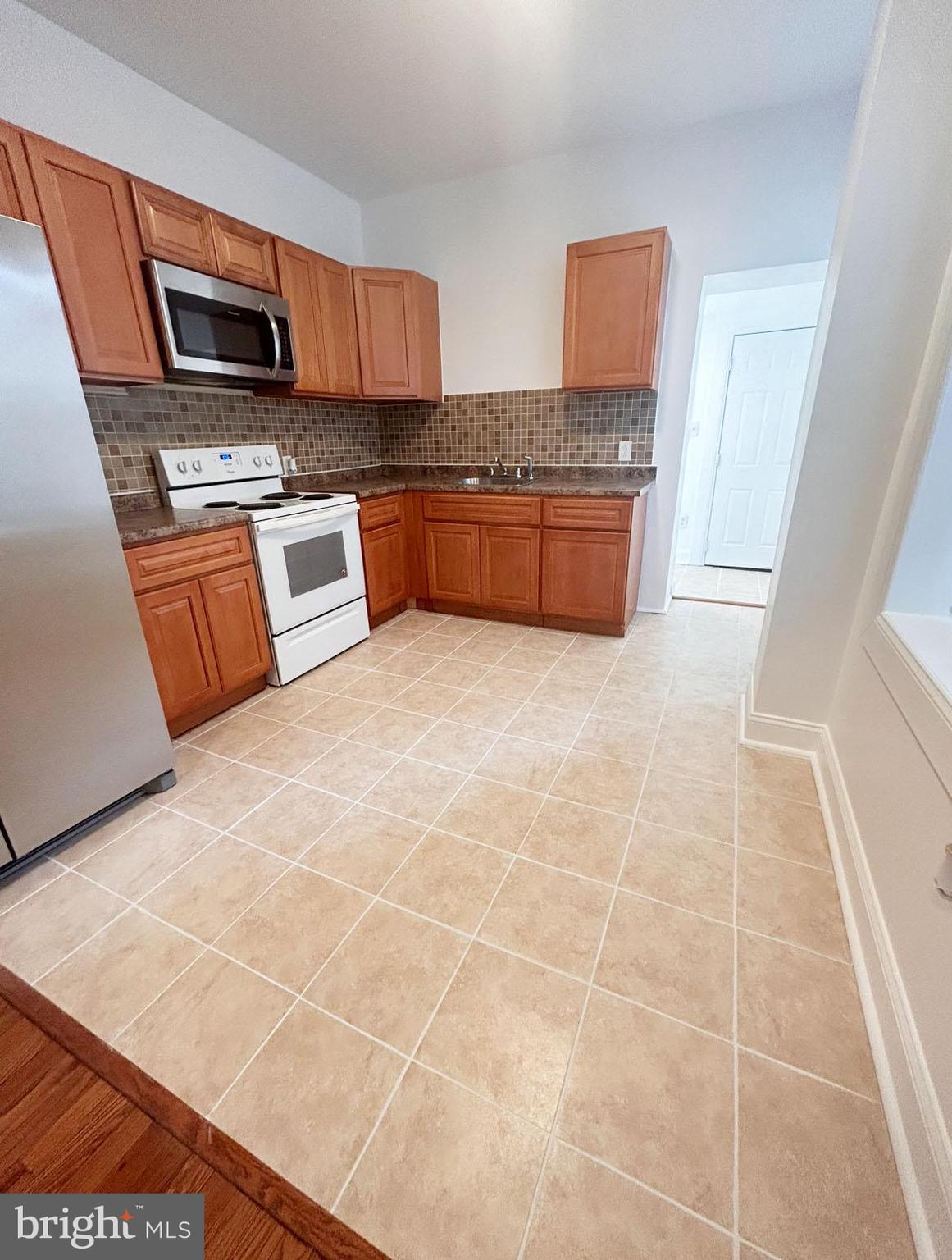 1366 NARRAGANSETT ST