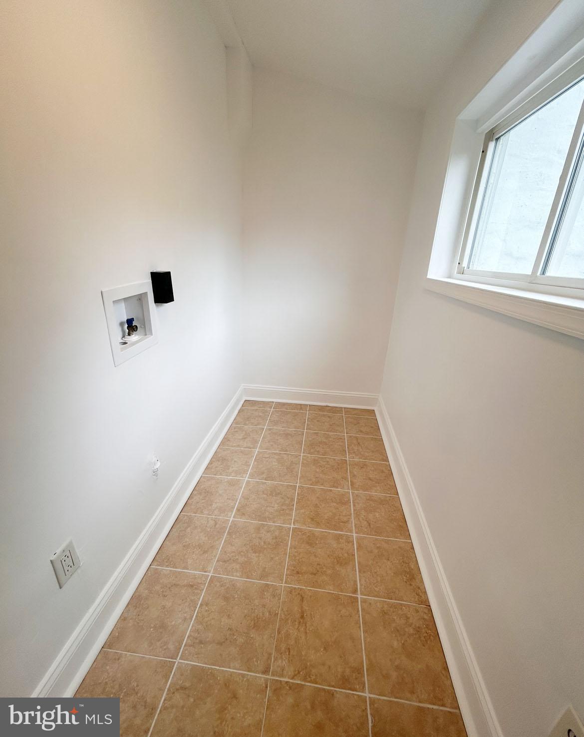 1366 NARRAGANSETT ST