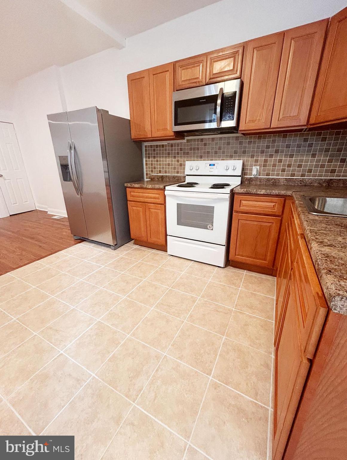 1366 NARRAGANSETT ST