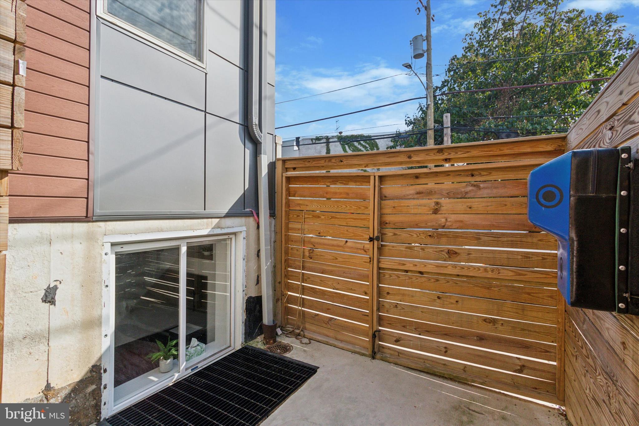 1500 N MYRTLEWOOD ST