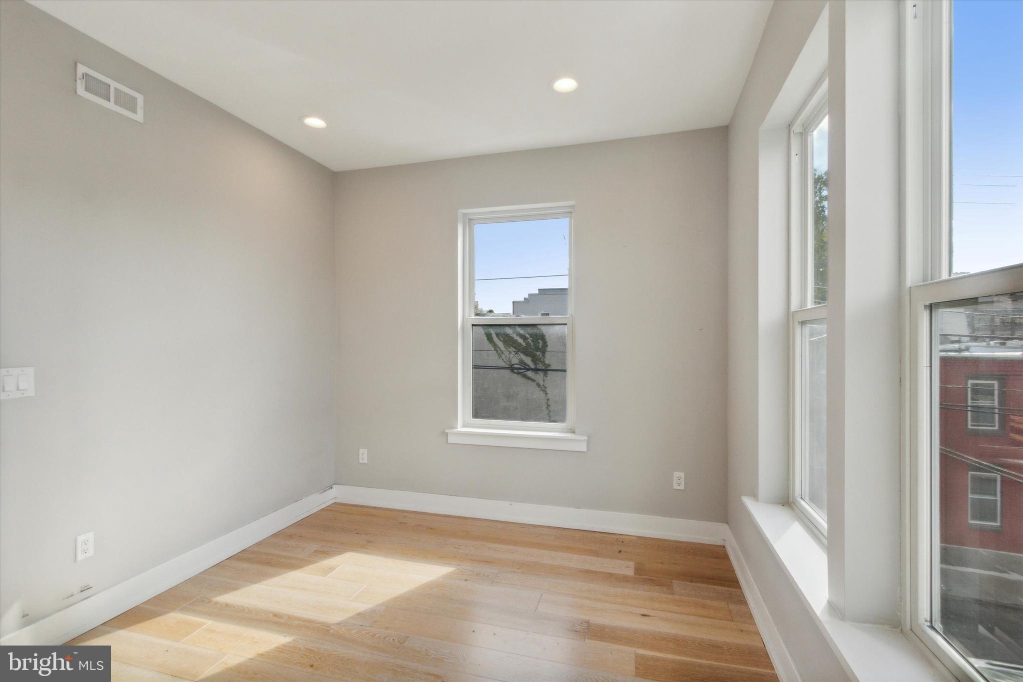 1500 N MYRTLEWOOD ST