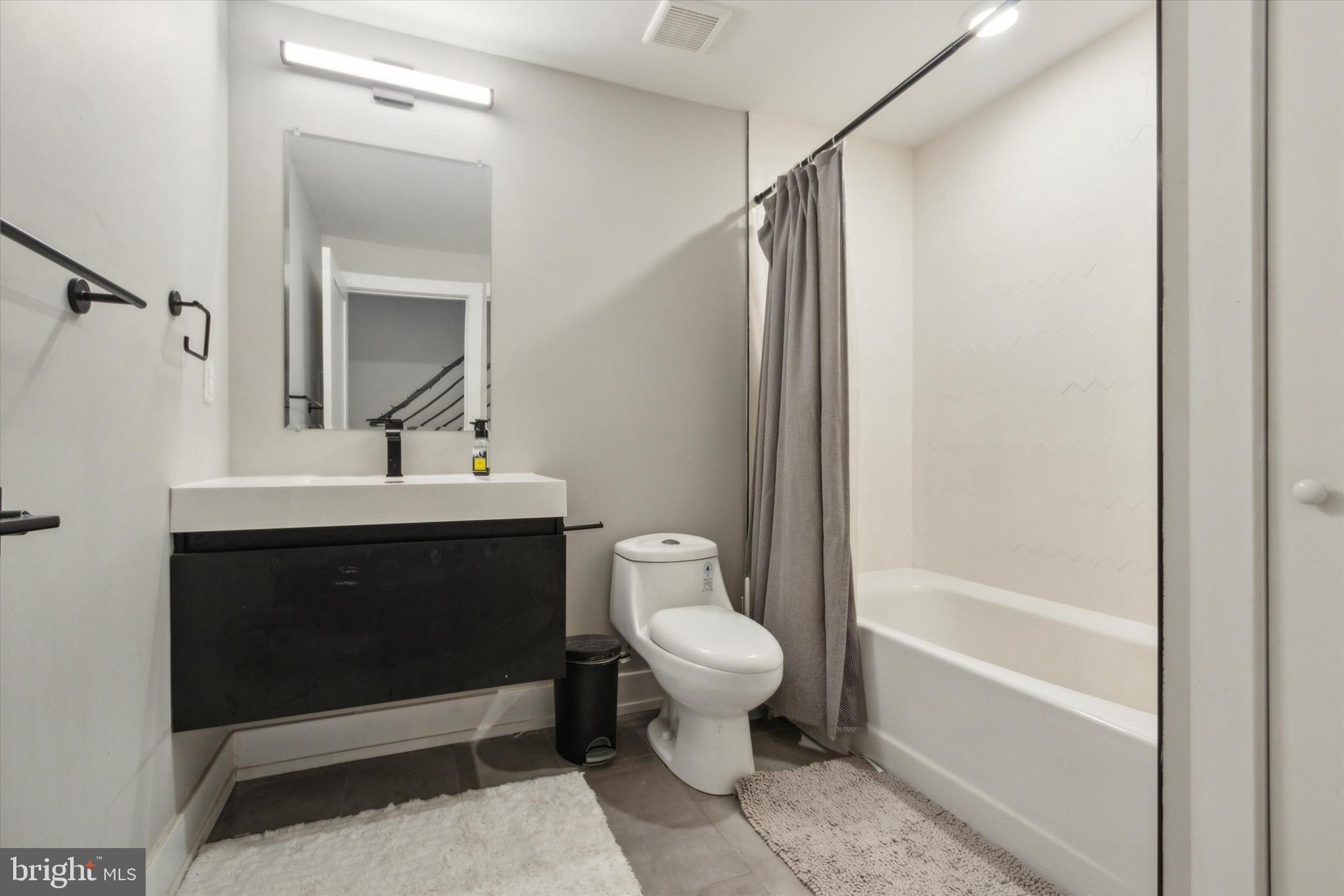 1500 N MYRTLEWOOD ST