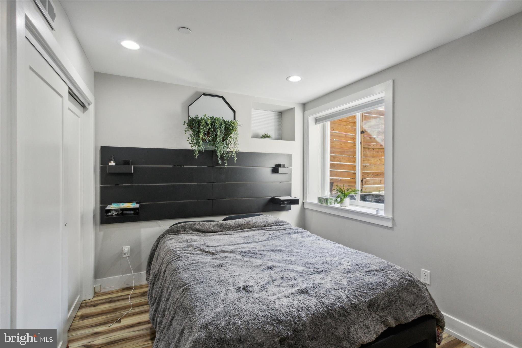 1500 N MYRTLEWOOD ST