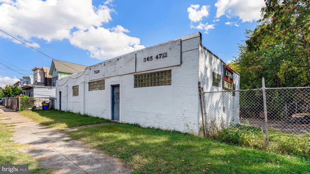 7128-36 Grays Ave