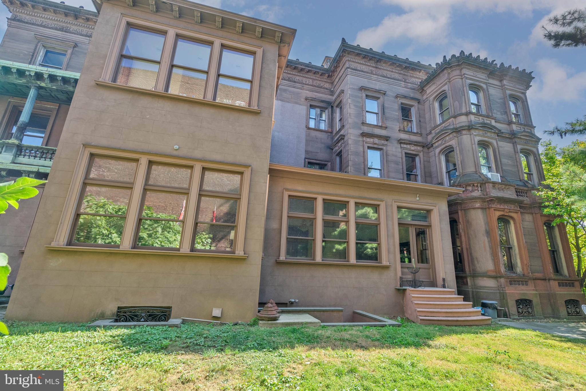 2201-5 Green St