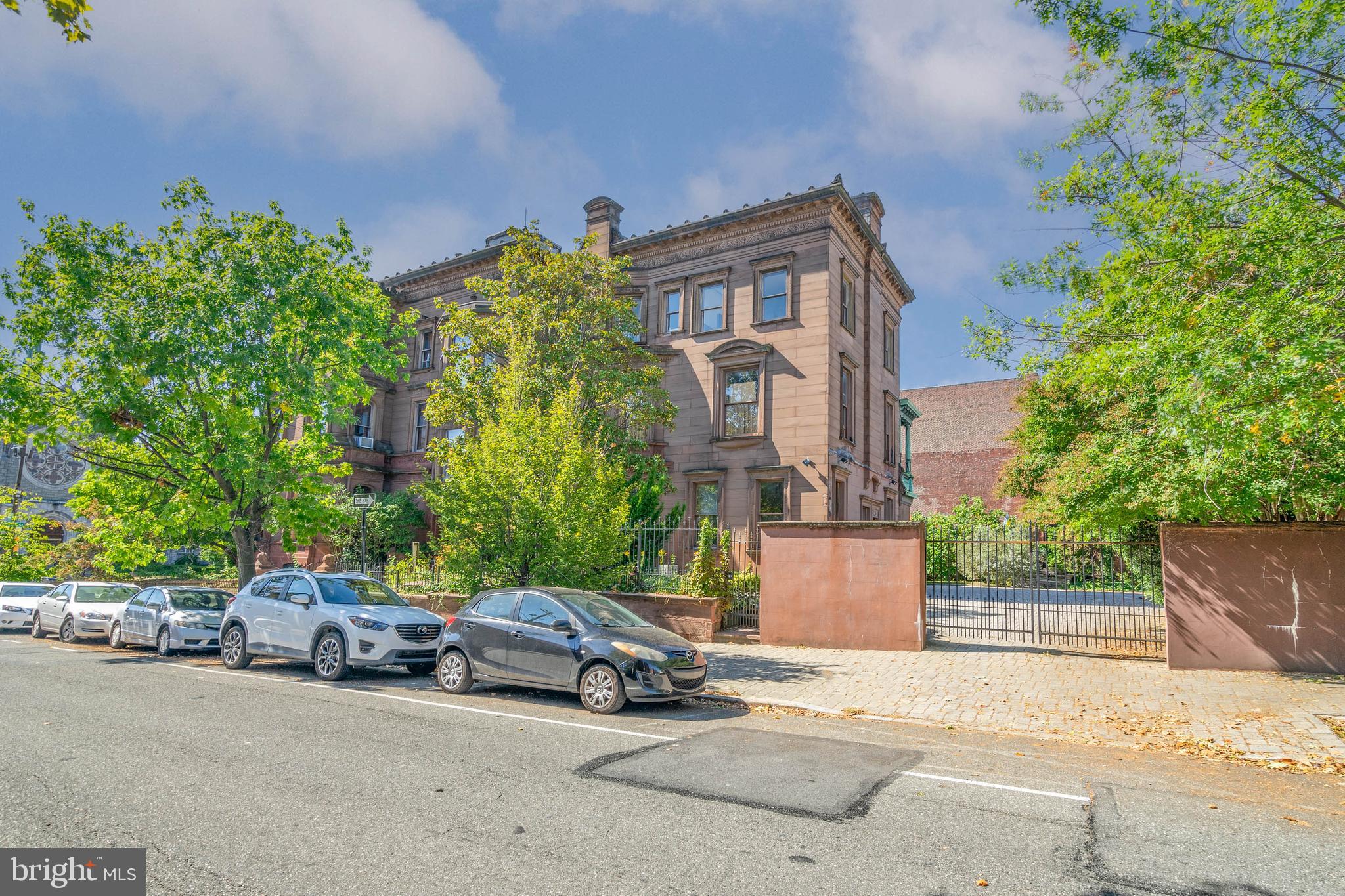 2201-5 Green St