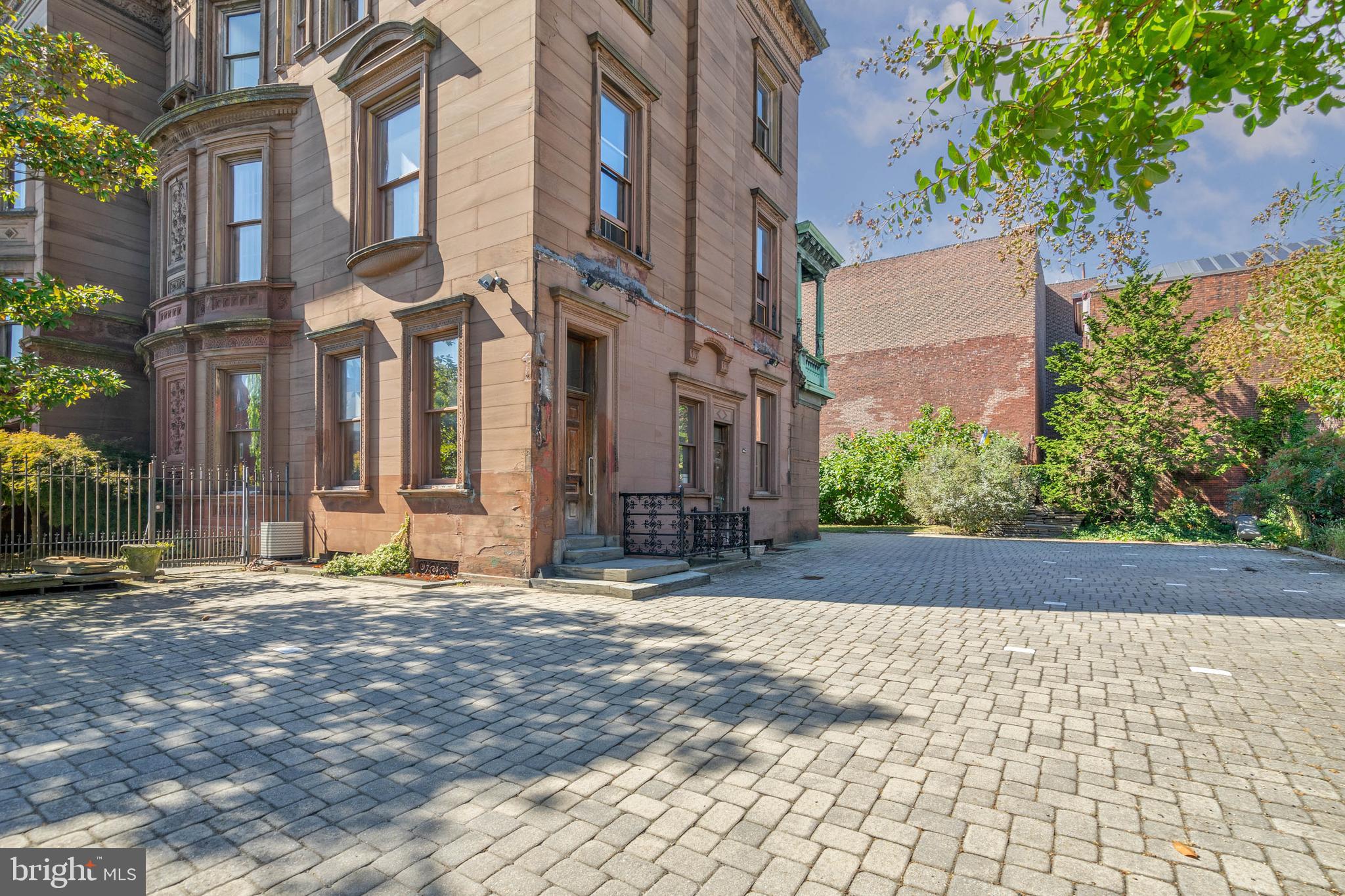 2201-5 Green St