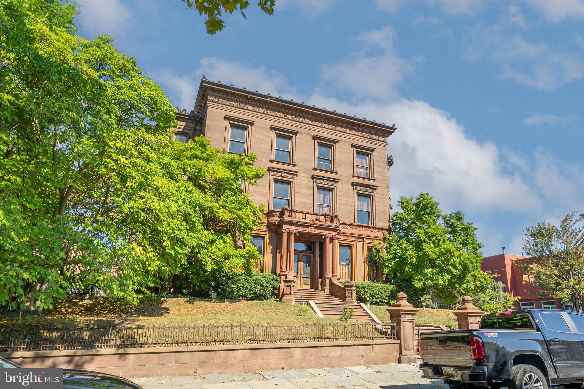 2201-5 Green St