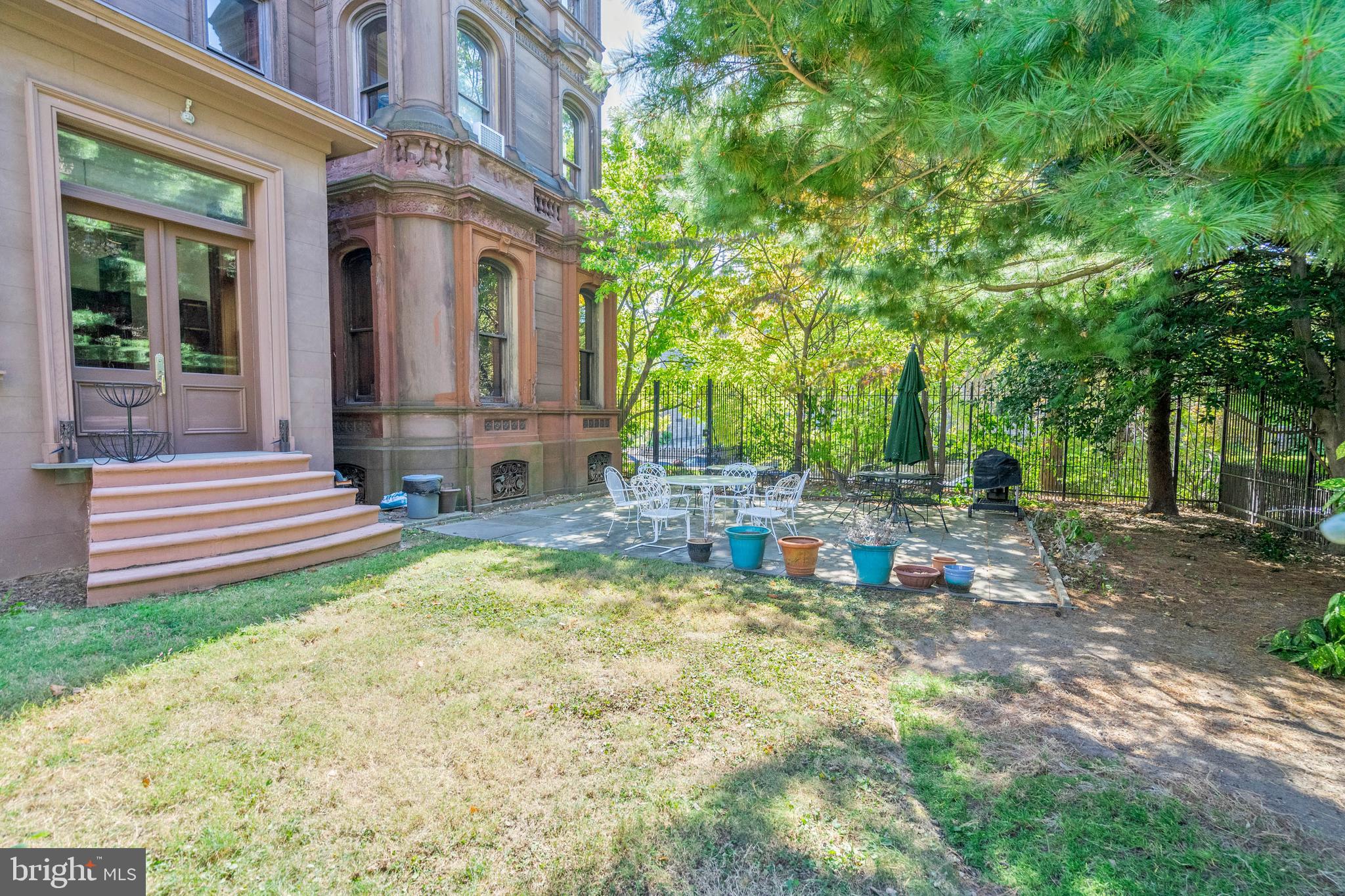 2201-5 Green St